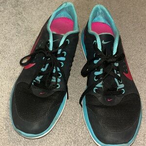 Nike tennis shoes size 8